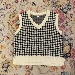 Double Zero Black and White Houndstooth V-Neck Sweater Vest